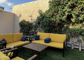 شاليه بمسطح اخضر و مسبح