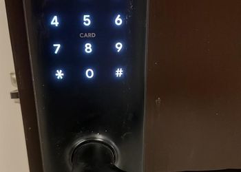 شقة بغرفة معيشة وغرفة نوم 