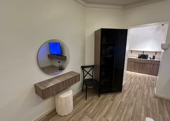 استديو بأثاث مريح وبسيط 