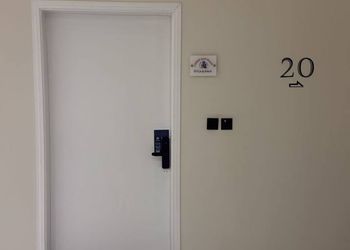 استديو بدخول ذاتي وتصميم هادئ 