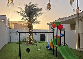 شاليه بمسبح داخلي و ألعاب اطفال