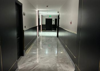 استديو بأثاث مريح وبسيط 