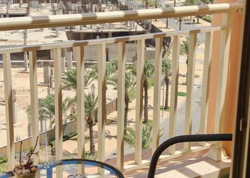 شقة بغرفة معيشة وغرفة نوم 