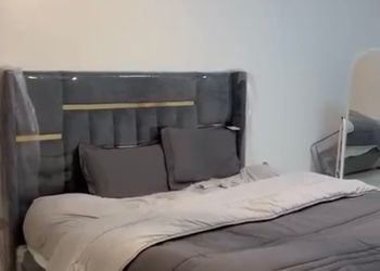شقة بصالة وثلاث غرف نوم