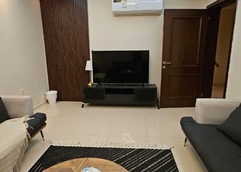 شقة بغرفة معيشة وغرفة نوم 