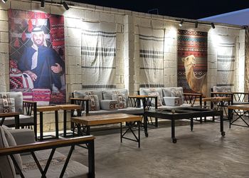 مخيم بجلسة خارجية وأجواء ممتعة