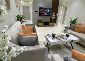 شقة مريحة بصالة وغرفتين نوم 
