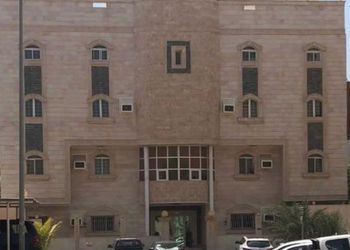 استديو بسرير ماستر وجلسة 