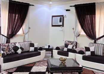 شقة بغرفتين نوم وصالة ومجلس