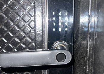 شقة بغرفة جلوس وغرفتين نوم 
