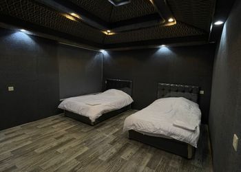 استراحة داخل مزرعة ببيت شعر ملكي
