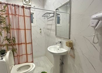 شاليه بجلسة خارجية ومسبح 