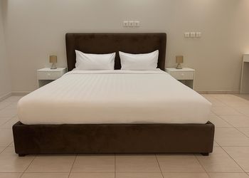 استديو بأثاث مريح وبسيط 