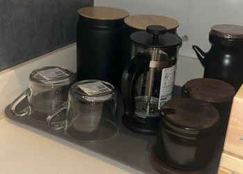 استديو بأثاث مريح وبسيط 