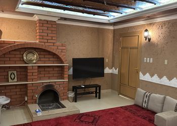 شقة بغرفة معيشة وغرفة نوم 