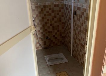 استراحة بمسطح اخضر وجلسة
