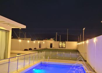 استراحة بمسطح اخضر ومسبح