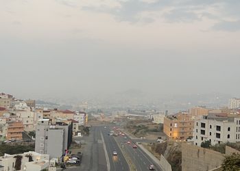 شقة بغرفتين نوم وغرفة جلوس 