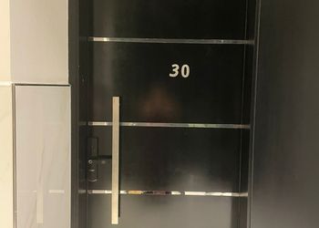 استديو بسرير ماستر وجلسة جانبية