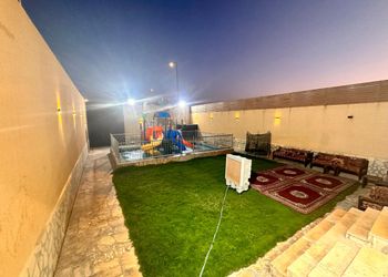 شاليه بألعاب مائية ومجالس
