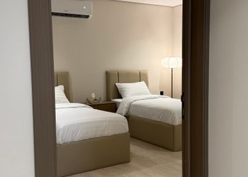 شقة بجلسة خارجية وغرفتين نوم 