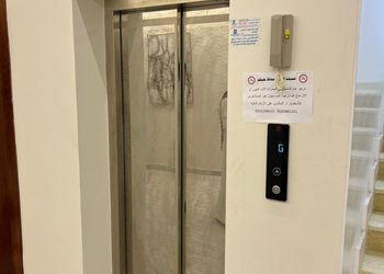 شقة بغرفة معيشة وغرفة نوم 