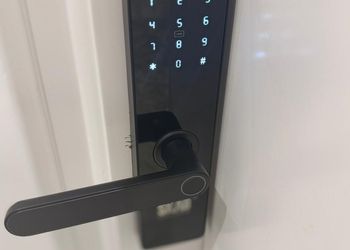 شقة غرفتين نوم ومطبخ و موقع مميز