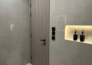 استديو بسرير ماستر وجلسة جانبية