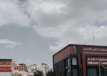 شقة بغرفة معيشة وغرفتين نوم 