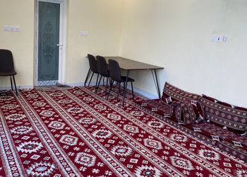 شاليه بجلسة خارجية ومسبح خارجي