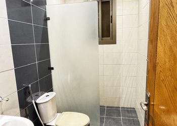 شقة بغرفة معيشة وغرفة نوم 