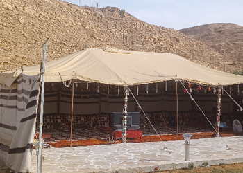 استراحة باطلالة على الجبل ومسبح 