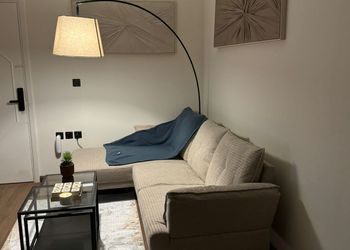 استديو هادئ بدخول ذاتي 