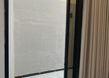 استديو بسرير ماستر وجلسة جانبية 