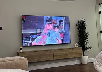 استديو بأثاث مريح وبسيط 