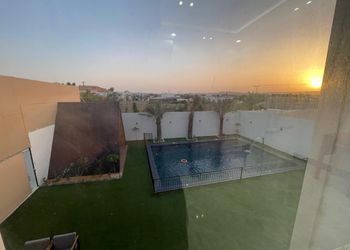 شاليه بمسبح خارجي وأجواء ممتعة 