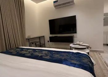 استديو بأثاث مريح وبسيط