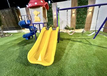 شاليه بألعاب اطفال ومسبح 