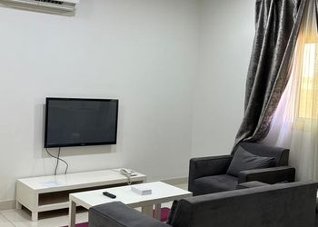 شقة بصالة وغرفة نوم 