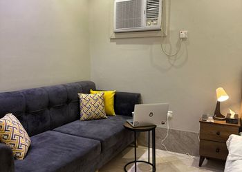استديو بسرير ماستر وجلسة جانبية 