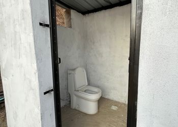 مخيم بجلسة خارجية و بيت شعر