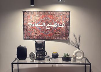شقة بغرفة معيشة وغرفة نوم 