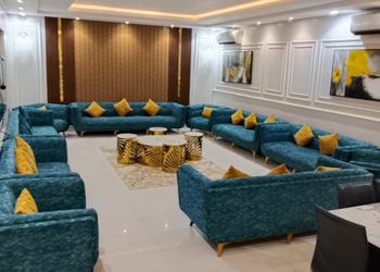 شاليه بمسطح اخضر وجلسة حارجية 