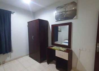شقة بغرفة جلوس وغرفتين نوم 
