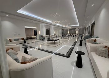 استراحة بمجلس وفناء خارجي 