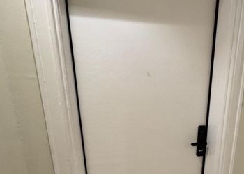 استديو بسرير ماستر وجلسة جانبية