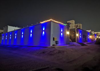 استراحة بمسطح اخضر وجلسة خارجية
