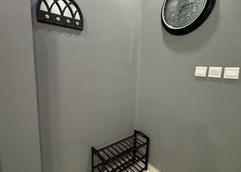 استديو بأثاث مريح وبسيط 