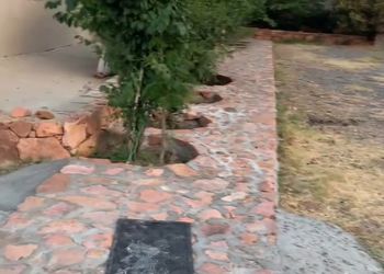 استراحة بمجلس بإطلالة على الجبل