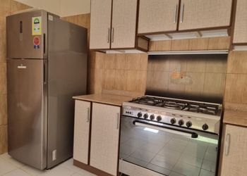 استراحة بمسطح اخضر وجلسه خارجيه